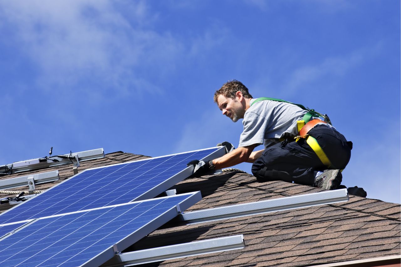 Installing Solar Panels: DIY vs. Licensed Contractor