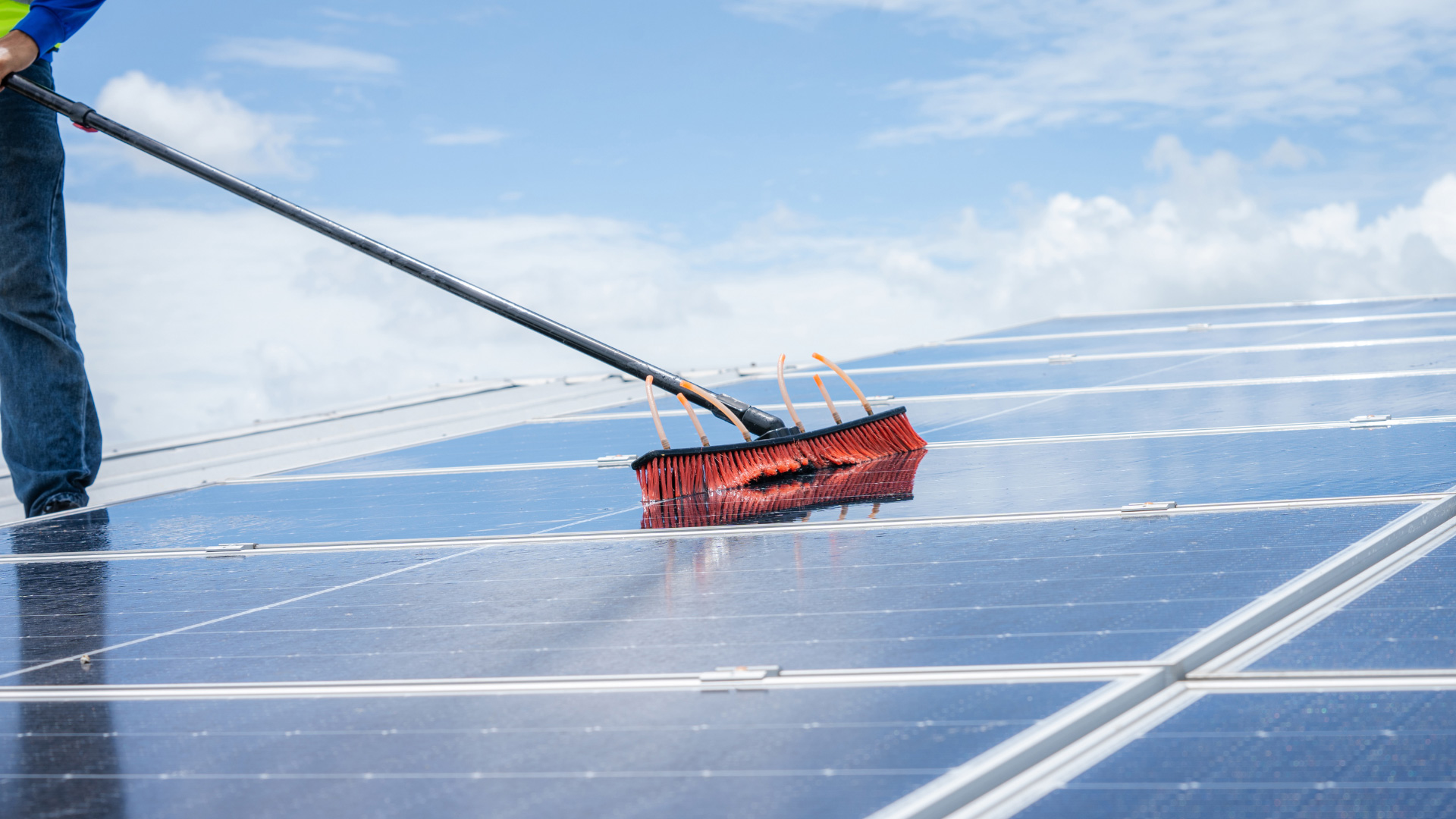How To Clean Solar Panels in Arizona