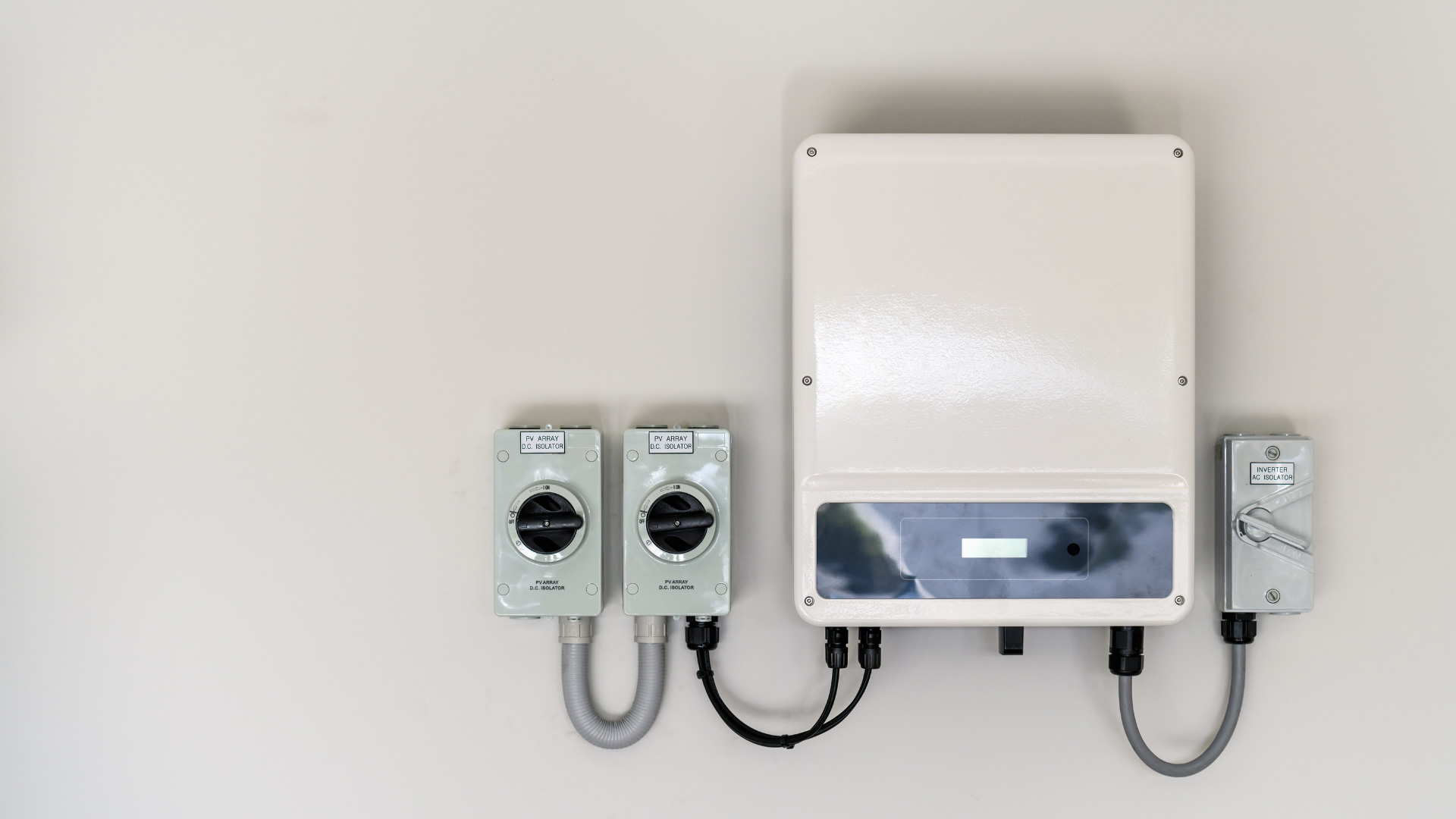 Guide to Solar Inverters: Types, Benefits & How They Work